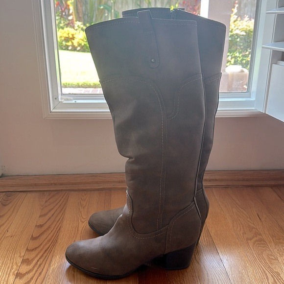 Brown tall boots - Picture 4 of 7